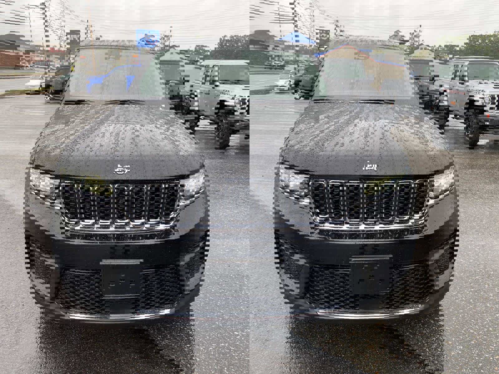 Certified 2023 Jeep Grand Cherokee Laredo image 9