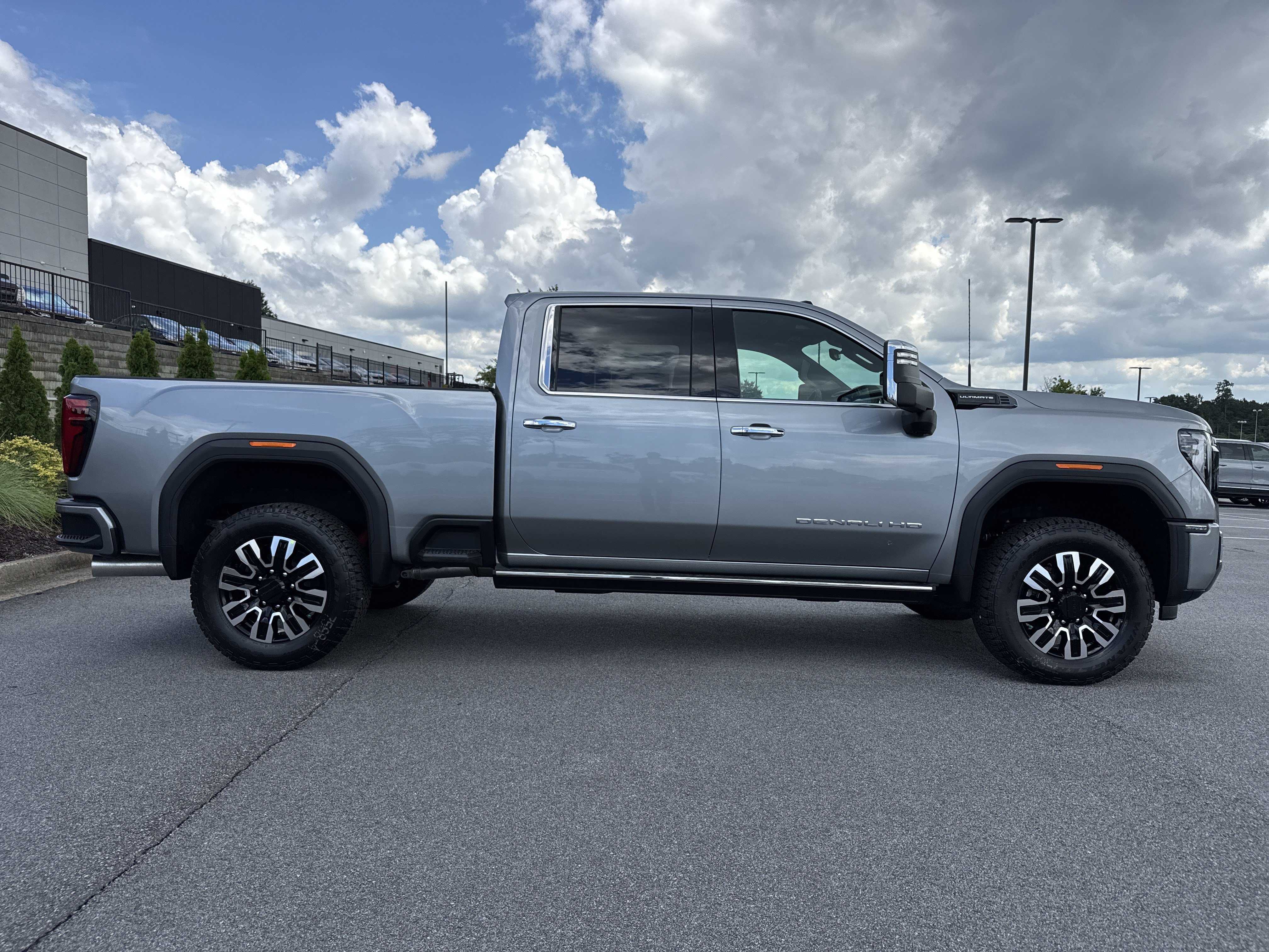 Used 2026 GMC Sierra 2500 Denali Ultimate AWD/4WD image 11