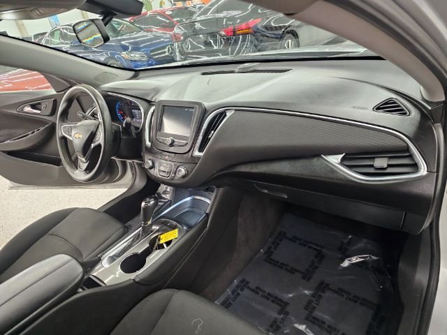 Used 2016 Chevrolet Malibu LT image 8