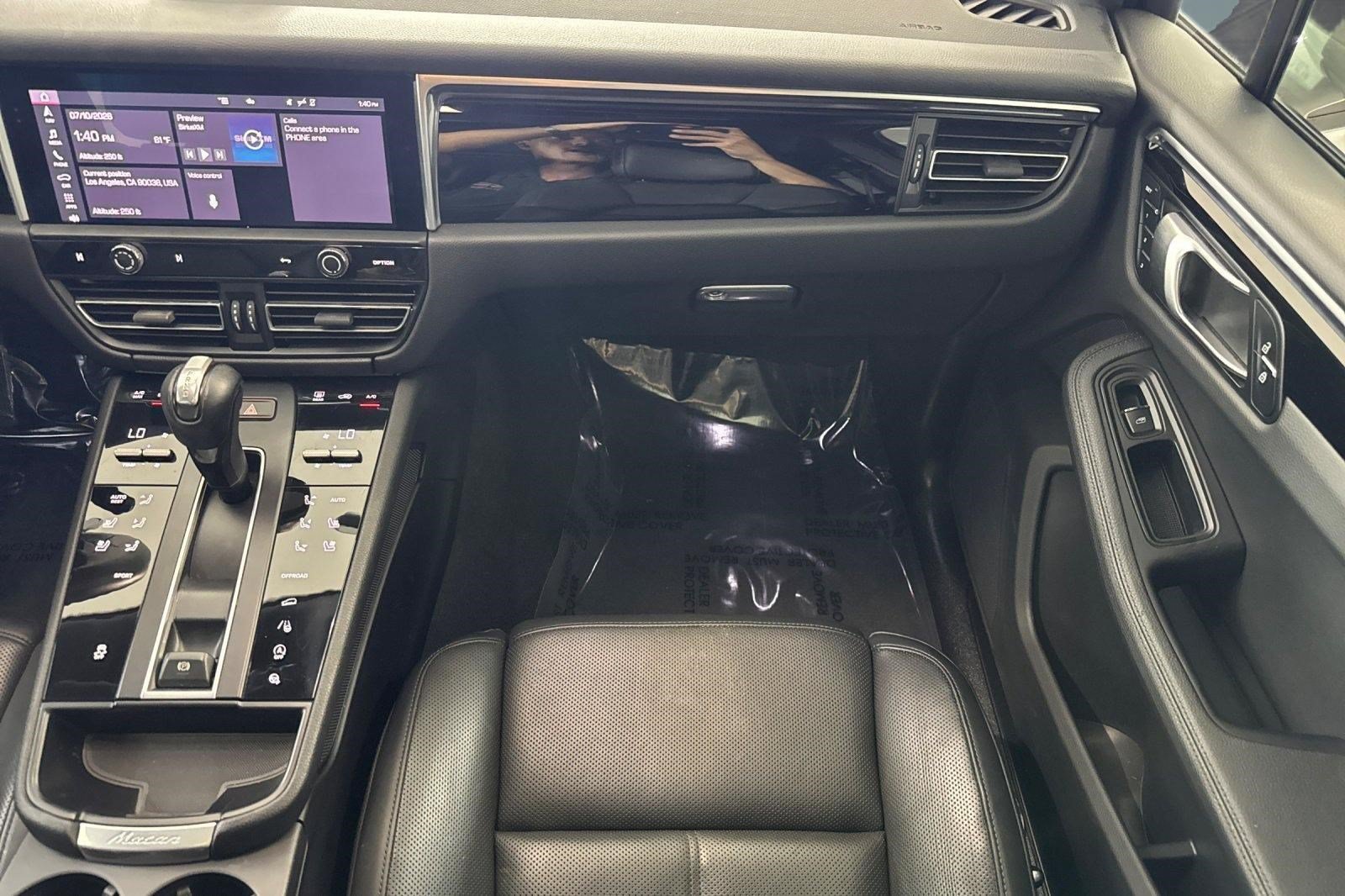 Used 2023 Porsche Macan AWD/4WD image 32