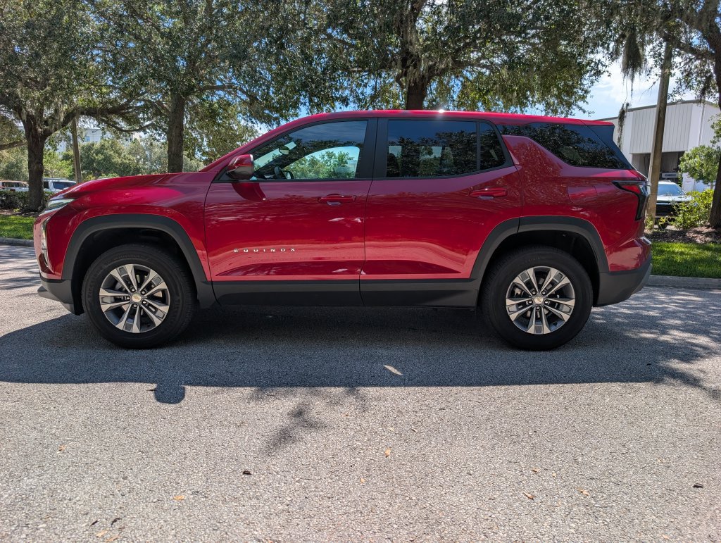 Used 2026 Chevrolet Equinox LT FWD image 5
