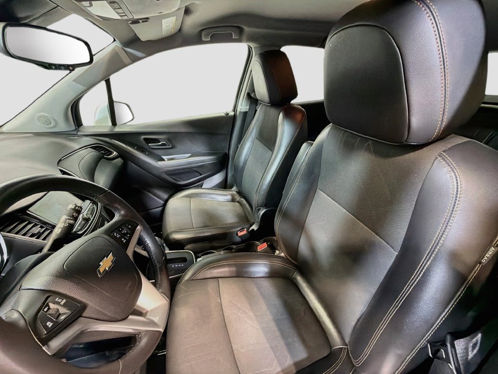 Used 2019 Chevrolet Trax LT w/ LT Convenience Package FWD image 18