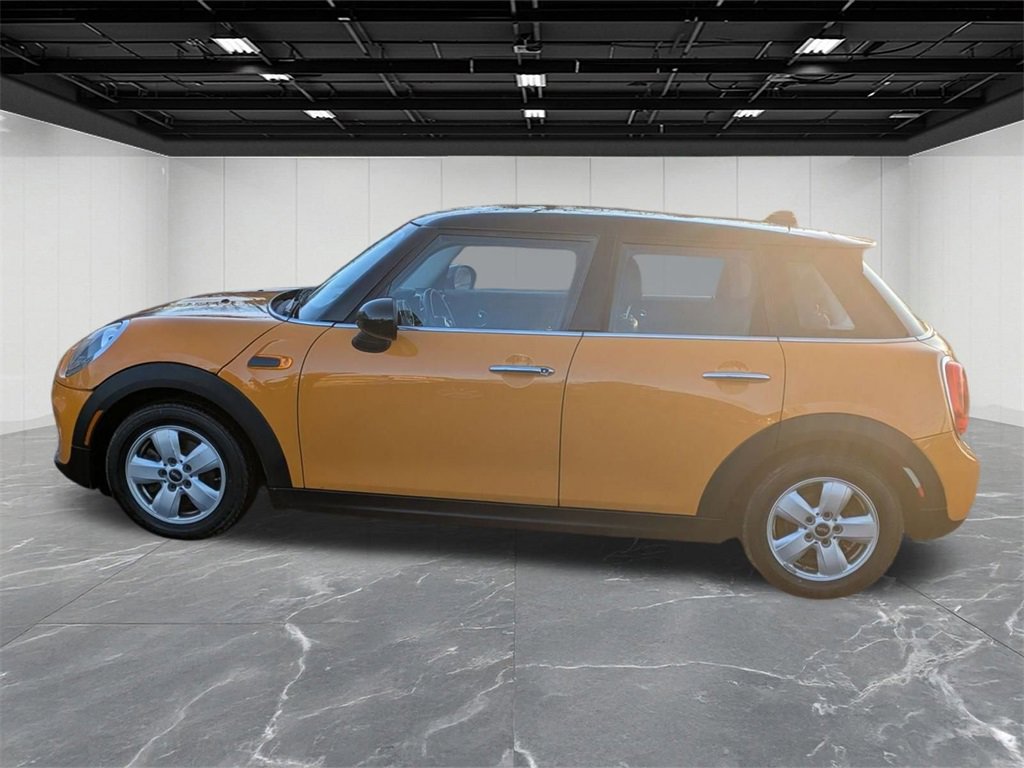 Used 2017 MINI Cooper 4-Door Hardtop image 2