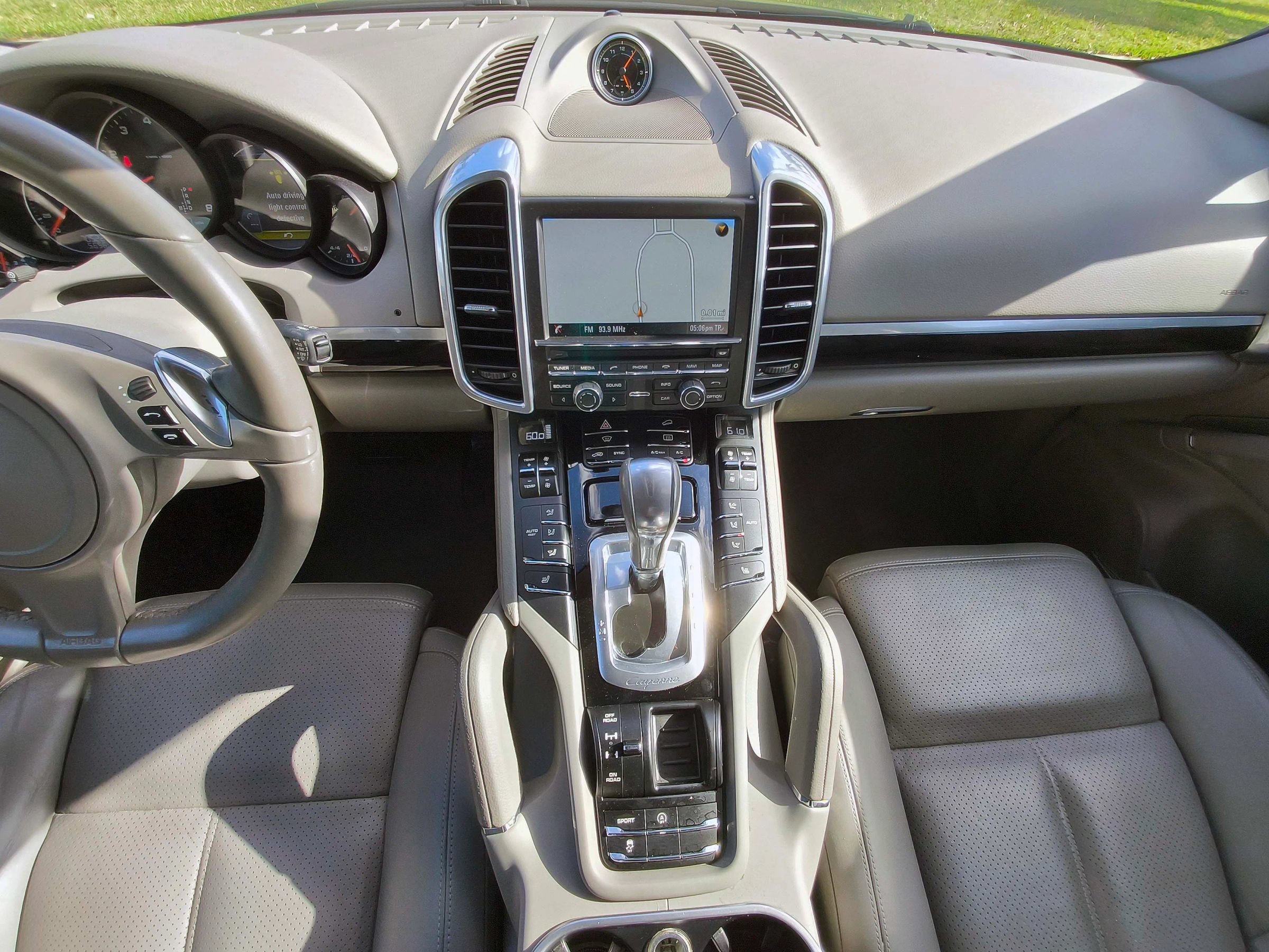 Used 2014 Porsche Cayenne AWD/4WD image 10