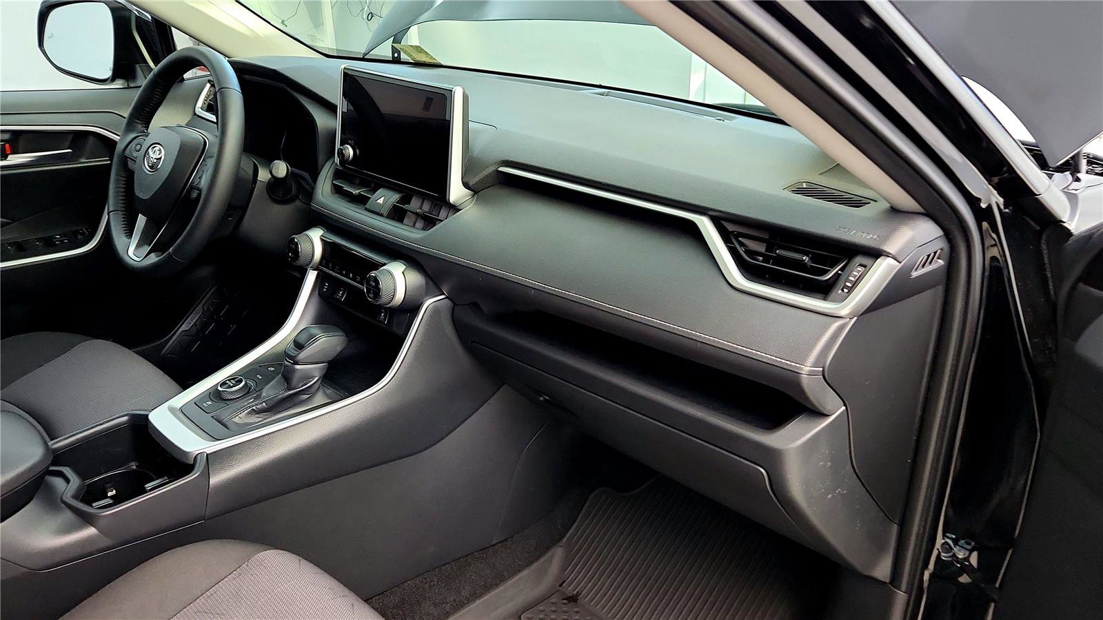 Certified 2025 Toyota RAV4 XLE image 26