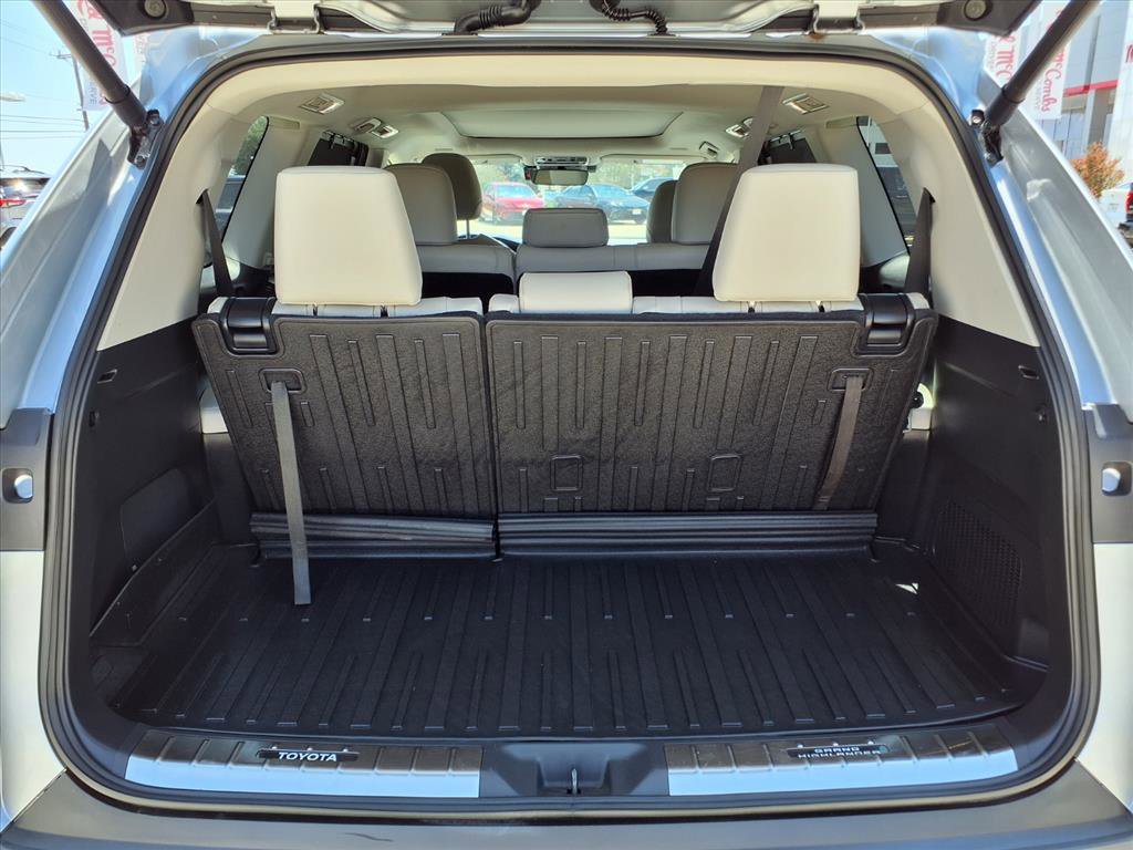 Used 2024 Toyota Grand Highlander Limited image 11
