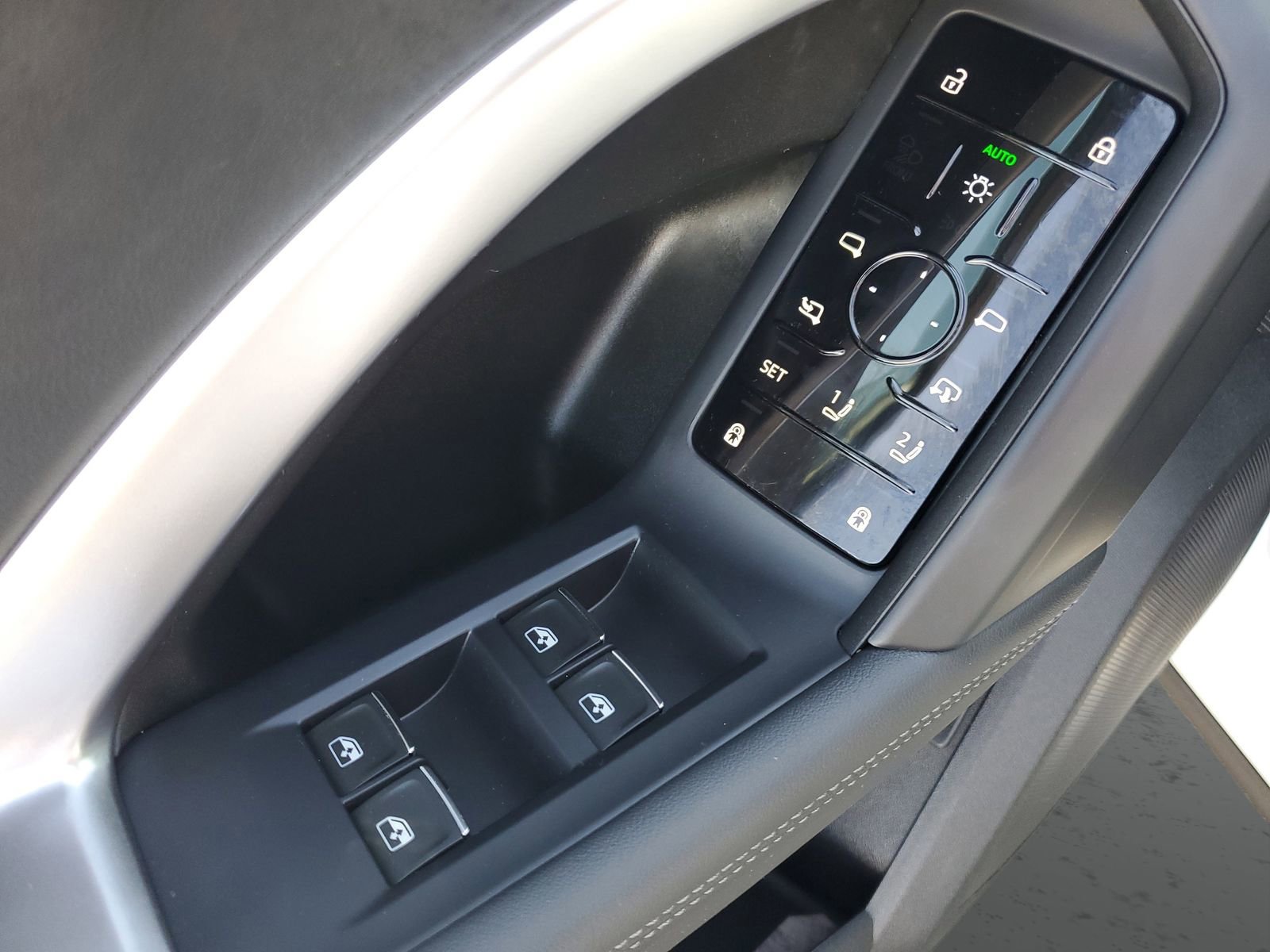 Used 2025 Audi Q5 Premium w/ Convenience Package AWD/4WD image 22