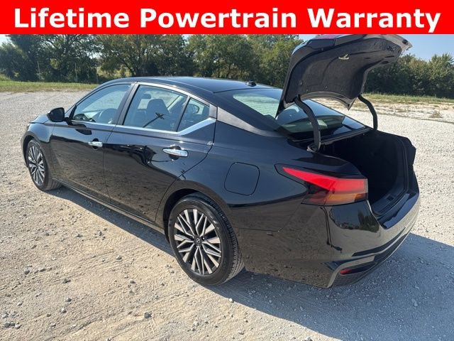 Used 2024 Nissan Altima 2.5 SV image 3