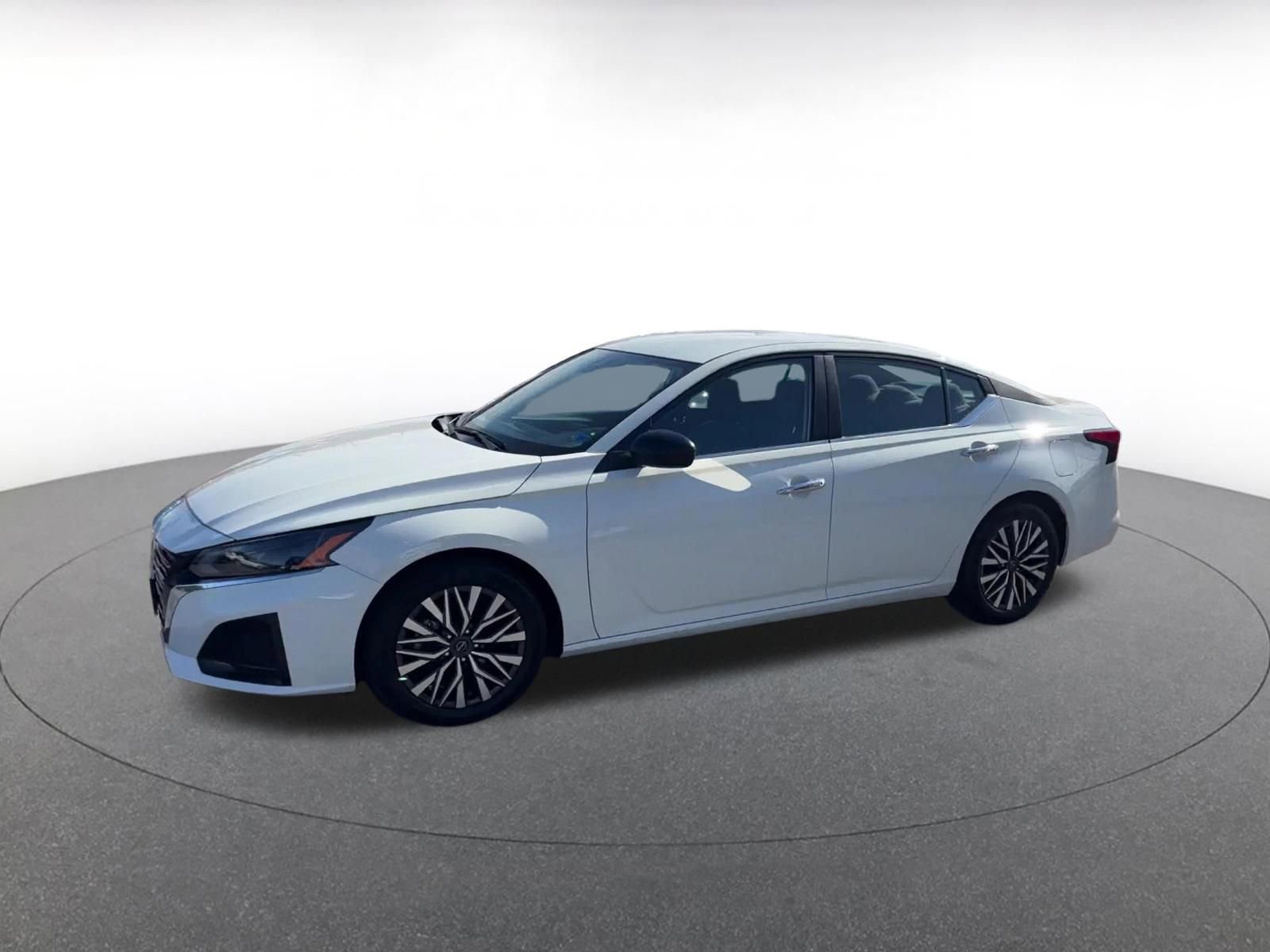 Used 2025 Nissan Altima 2.5 SV FWD image 8