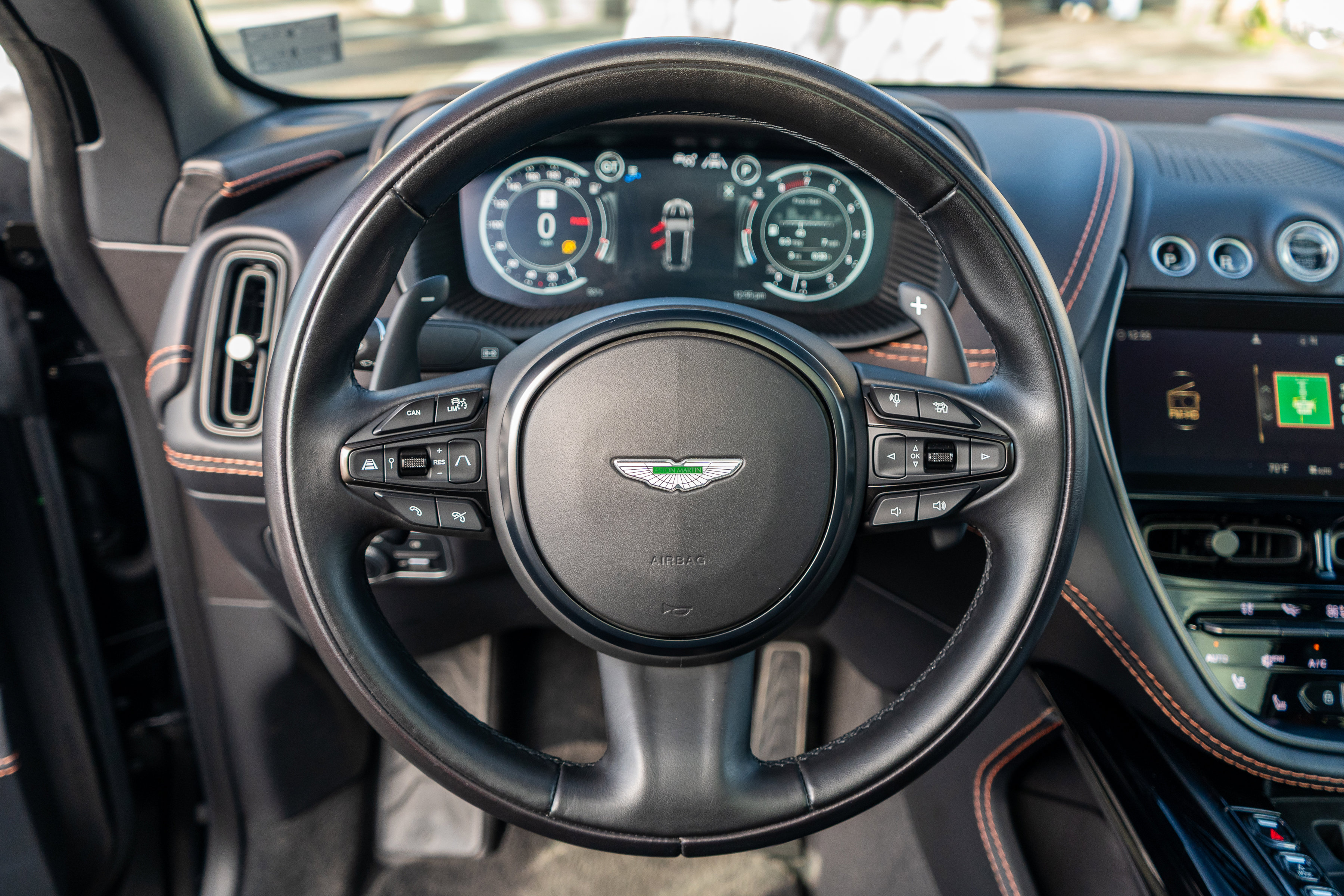 Used 2022 Aston Martin DBX image 10