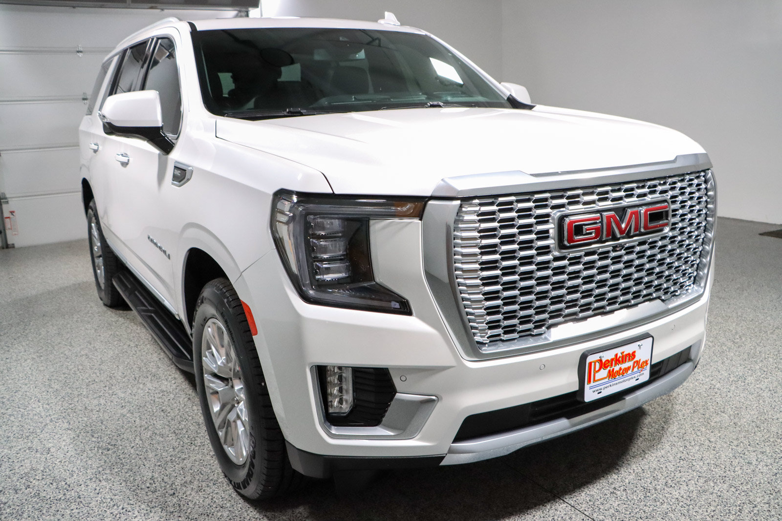Used 2023 GMC Yukon Denali AWD/4WD image 5