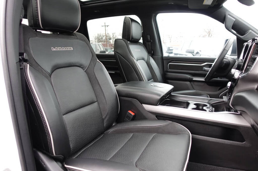 Used 2025 RAM 1500 Laramie w/ Sport Appearance Package AWD/4WD image 36