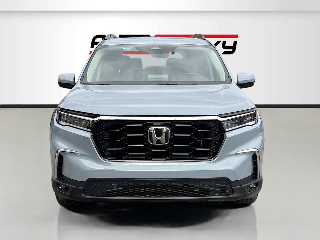 Used 2023 Honda Pilot Touring image 2