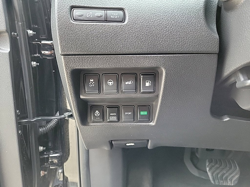 Used 2019 Nissan Rogue SV w/ Sun & Sound Touring Package AWD/4WD image 29