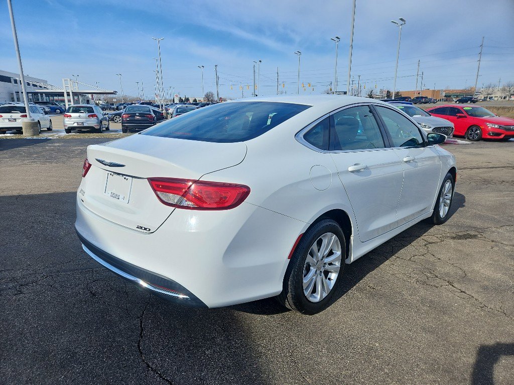 Used 2016 Chrysler 200 Limited image 4