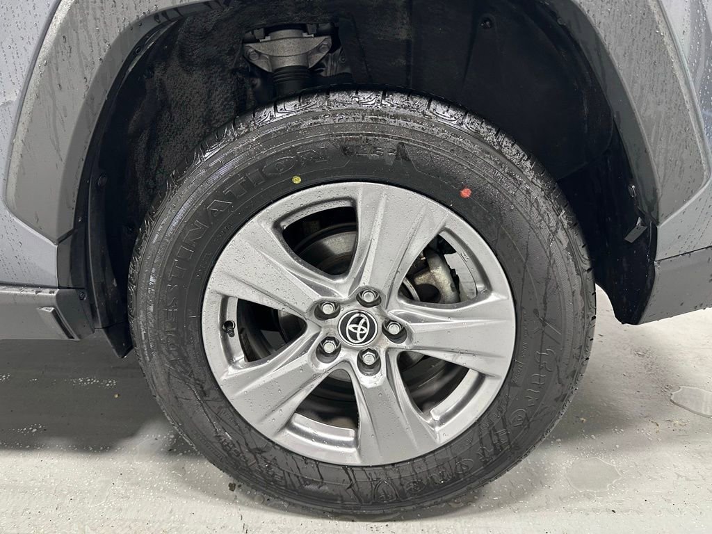 Used 2025 Toyota RAV4 XLE AWD/4WD image 65