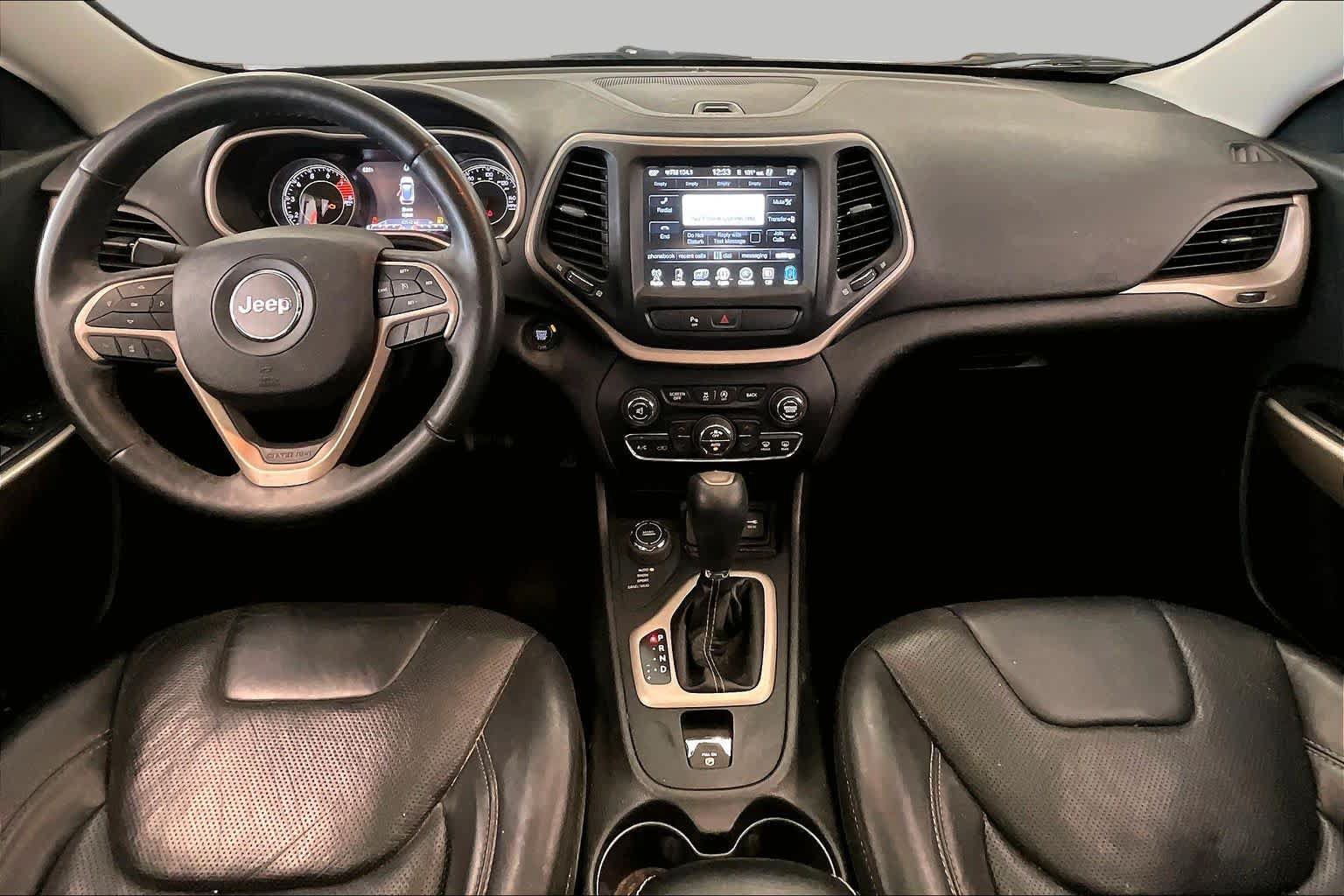 Used 2018 Jeep Cherokee Limited w/ Luxury Group AWD/4WD image 14
