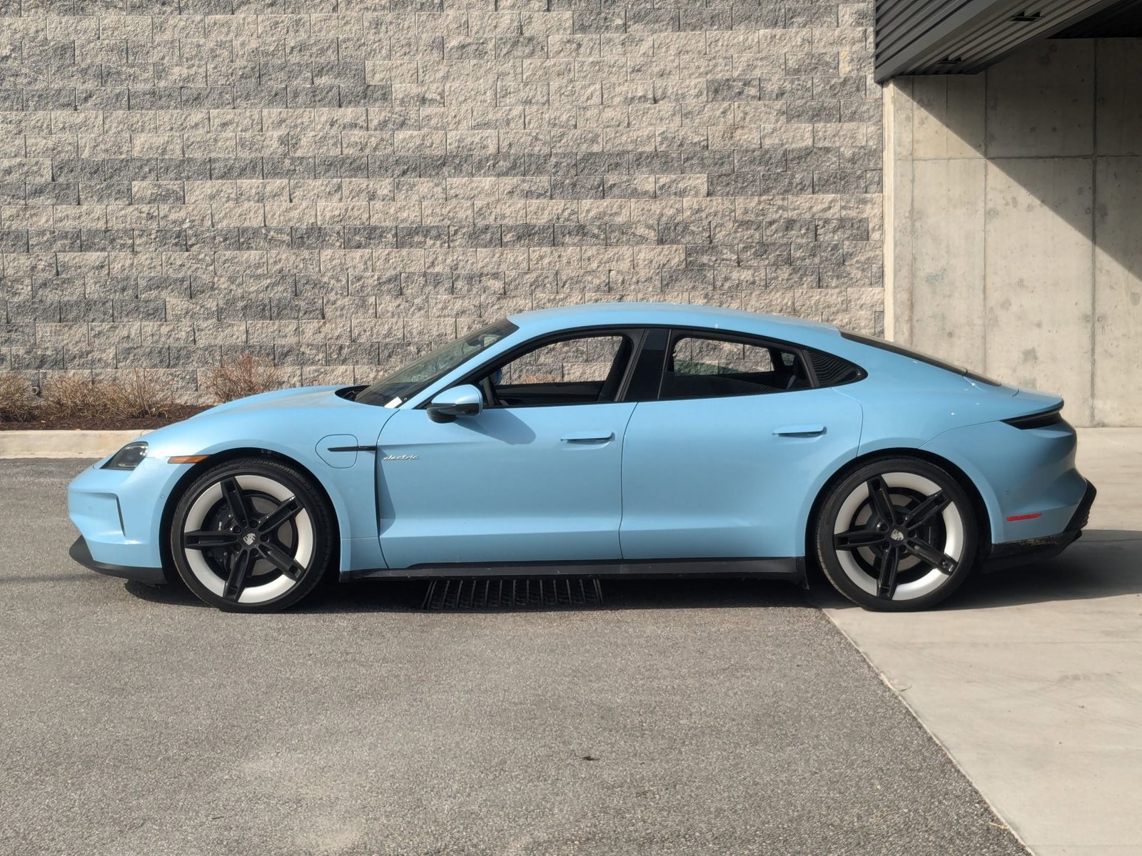 New 2025 Porsche Taycan image 2