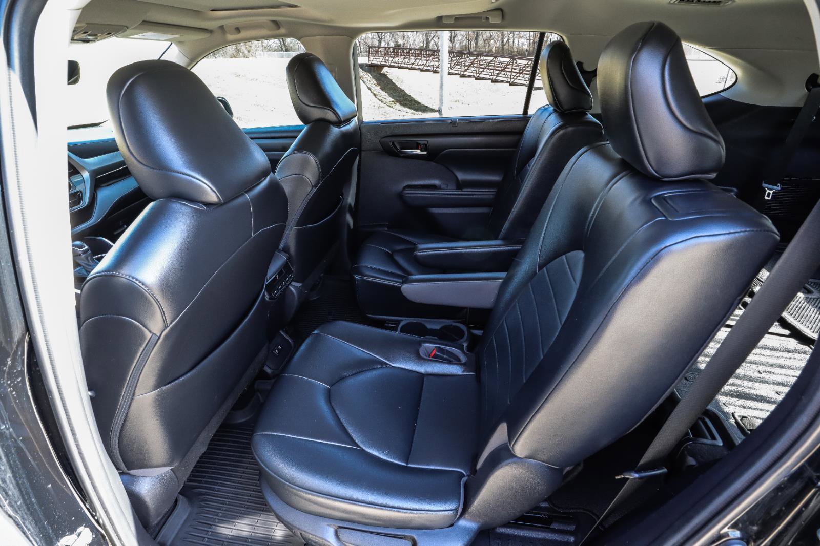 Used 2021 Toyota Highlander XLE image 42