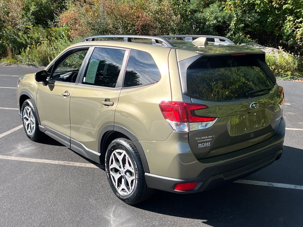 Used 2022 Subaru Forester Premium AWD/4WD image 3