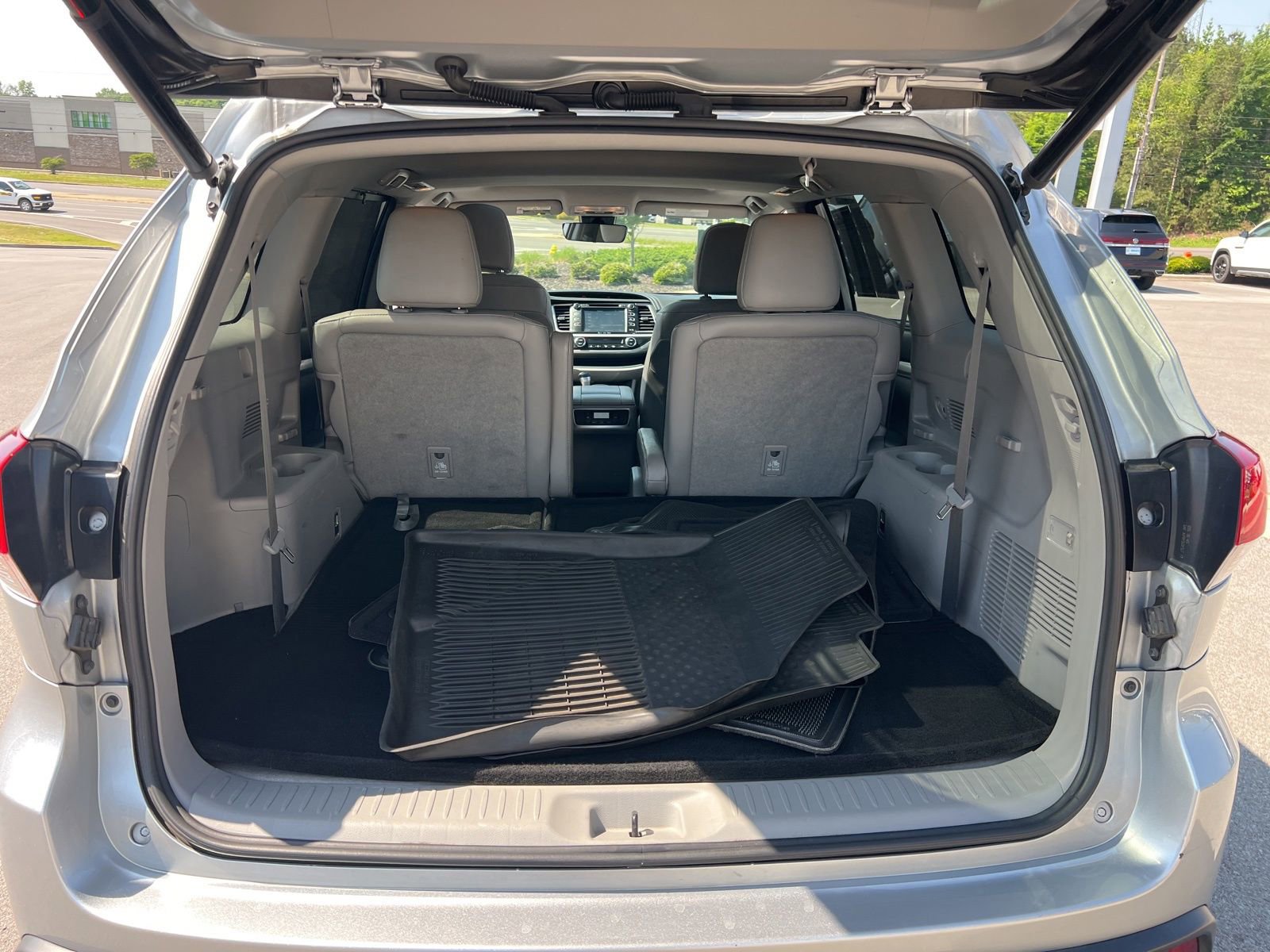 Used 2019 Toyota Highlander XLE FWD image 34