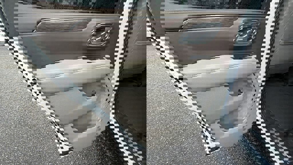 Used 2023 Chevrolet Tahoe Z71 w/ Luxury Package image 21