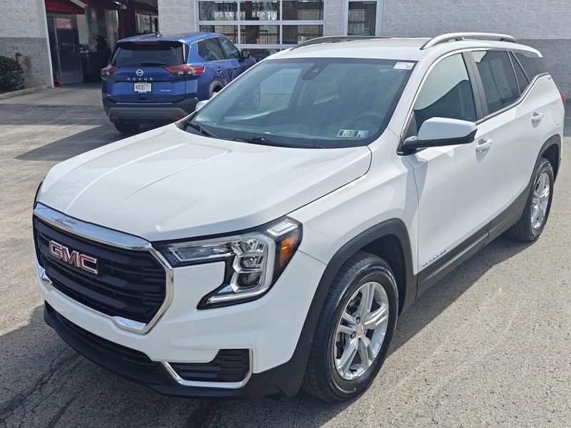 Used 2023 GMC Terrain SLE w/ Driver Convenience Package image 11
