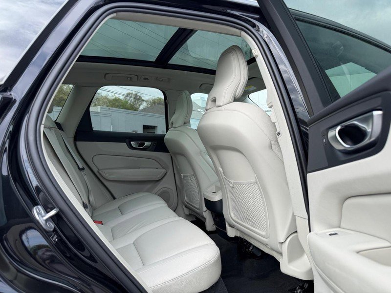 Certified 2024 Volvo XC60 B5 Plus w/ Protection Package Premier AWD/4WD image 11
