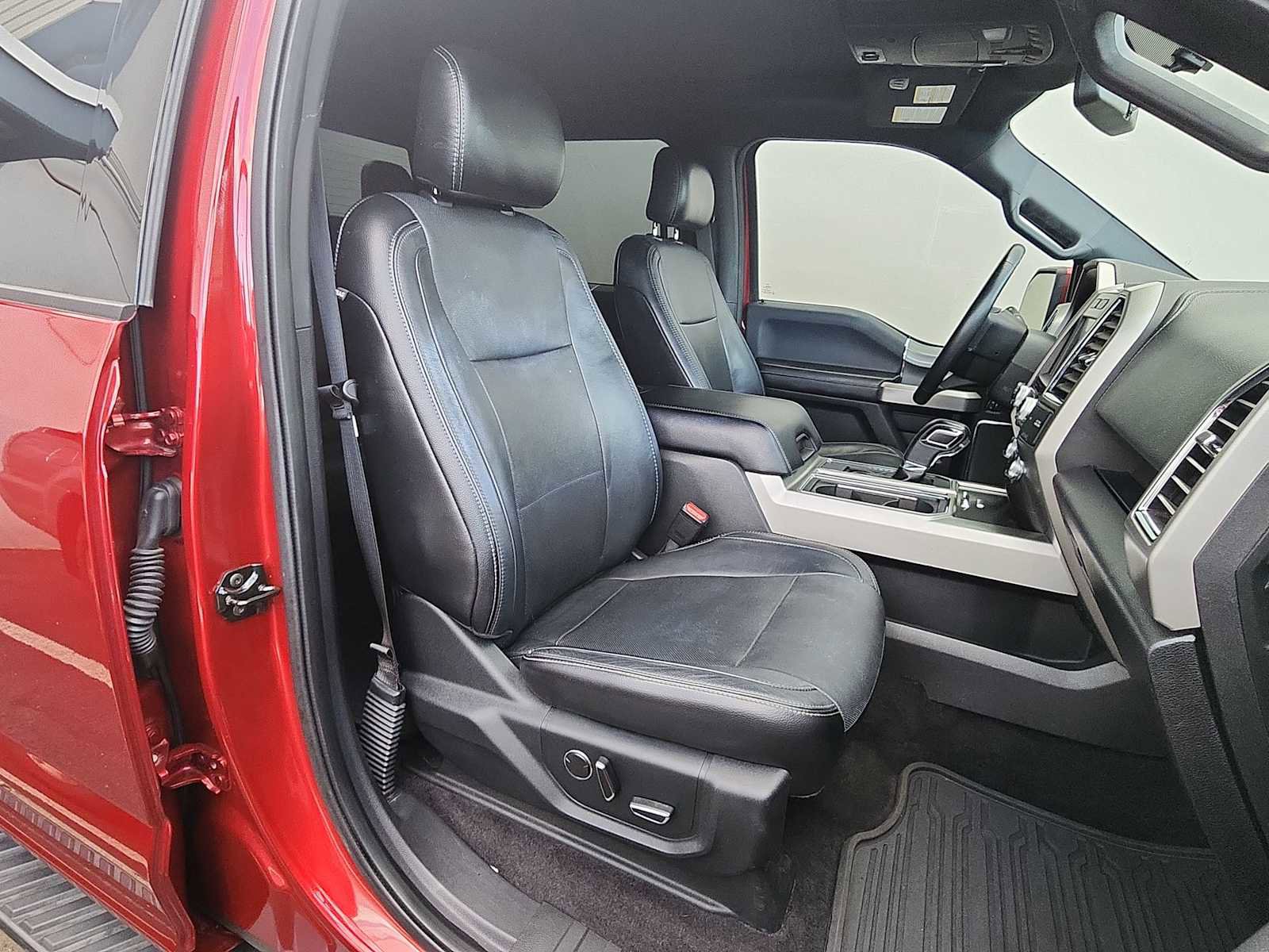 Used 2015 Ford F150 Lariat AWD/4WD image 24