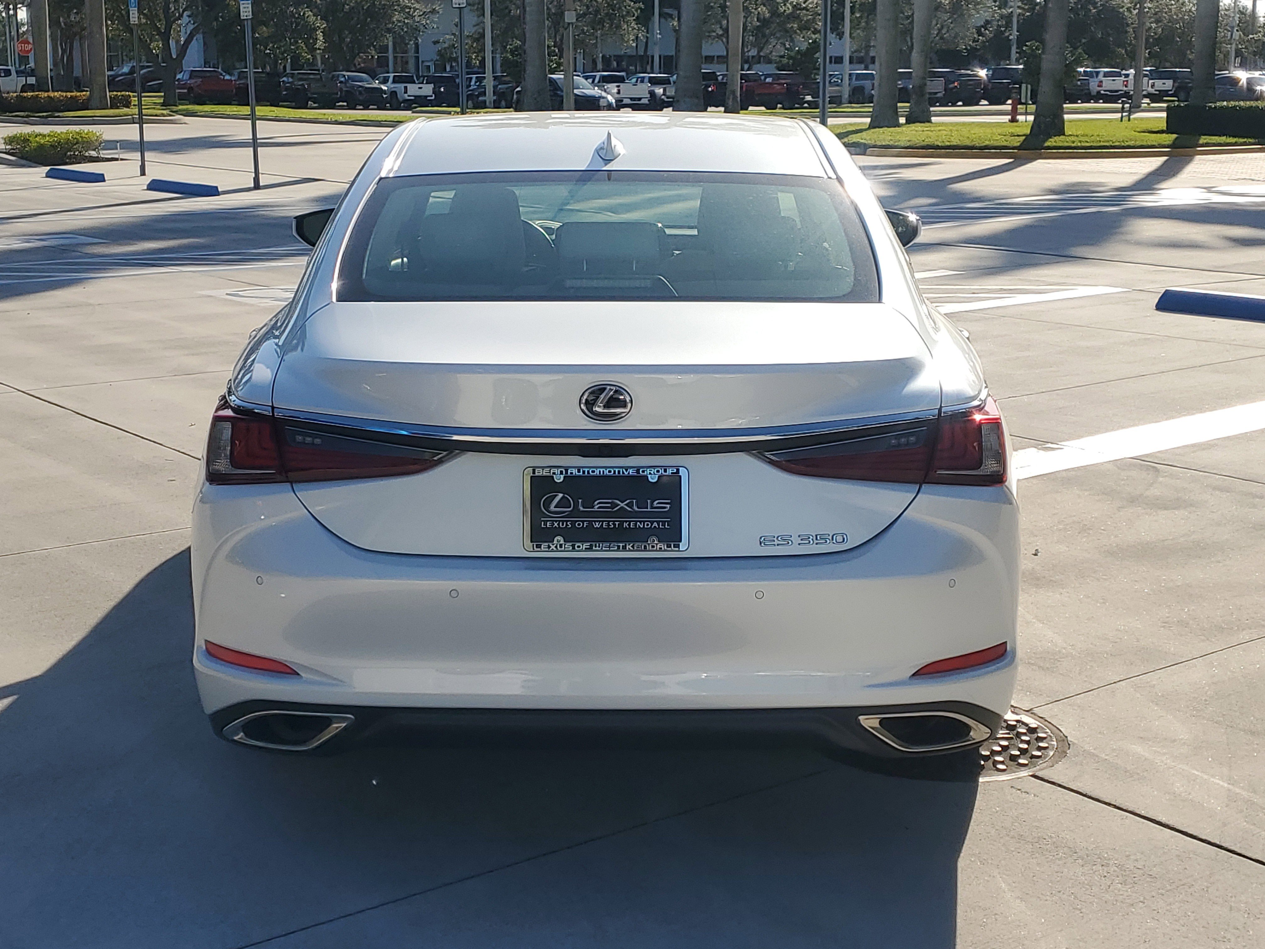 Used 2025 Lexus ES 350 w/ Premium Package image 9