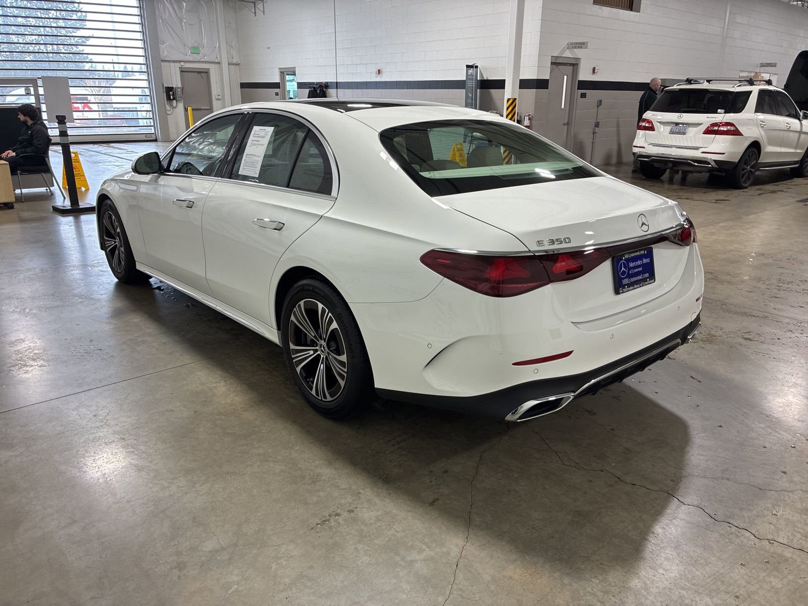 Used 2024 Mercedes-Benz E 350 4MATIC Sedan image 4