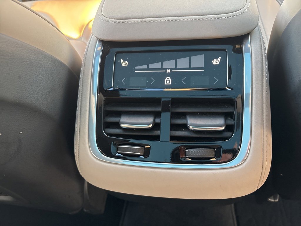 Certified 2025 Volvo XC90 B6 Plus image 48