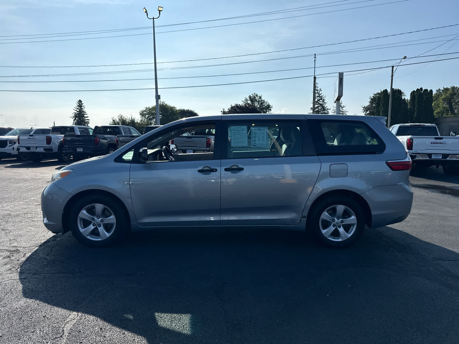 Used 2015 Toyota Sienna L FWD image 2
