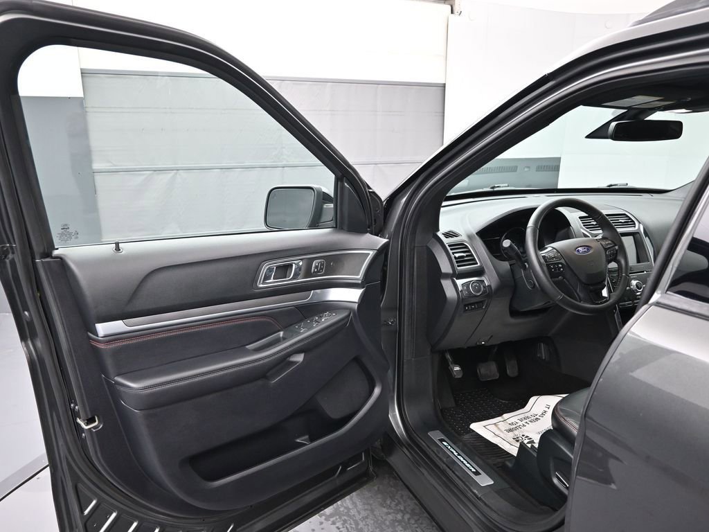 Certified 2018 Ford Explorer Sport w/ Equipment Group 401A image 9