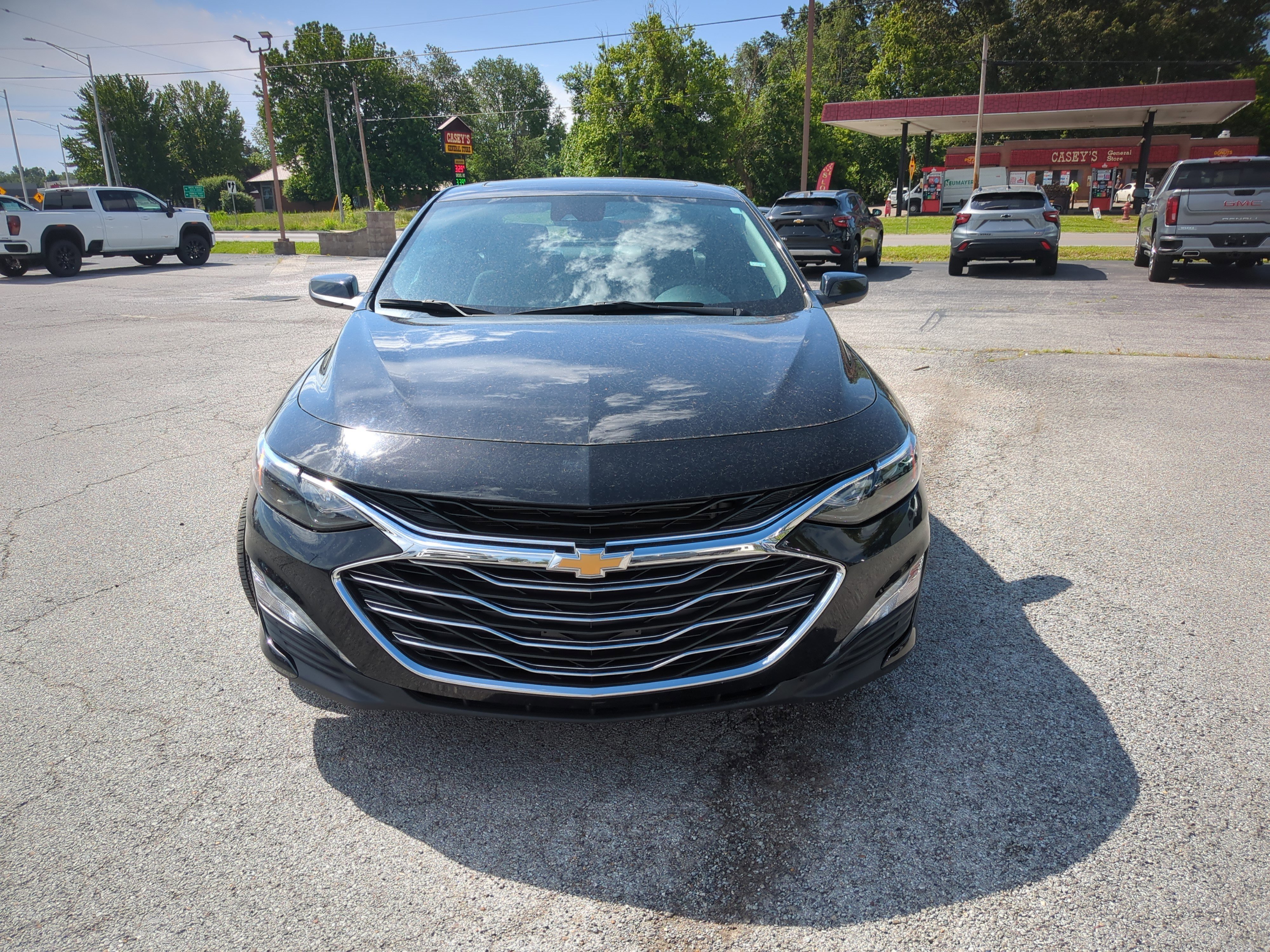 Used 2023 Chevrolet Malibu LT image 2