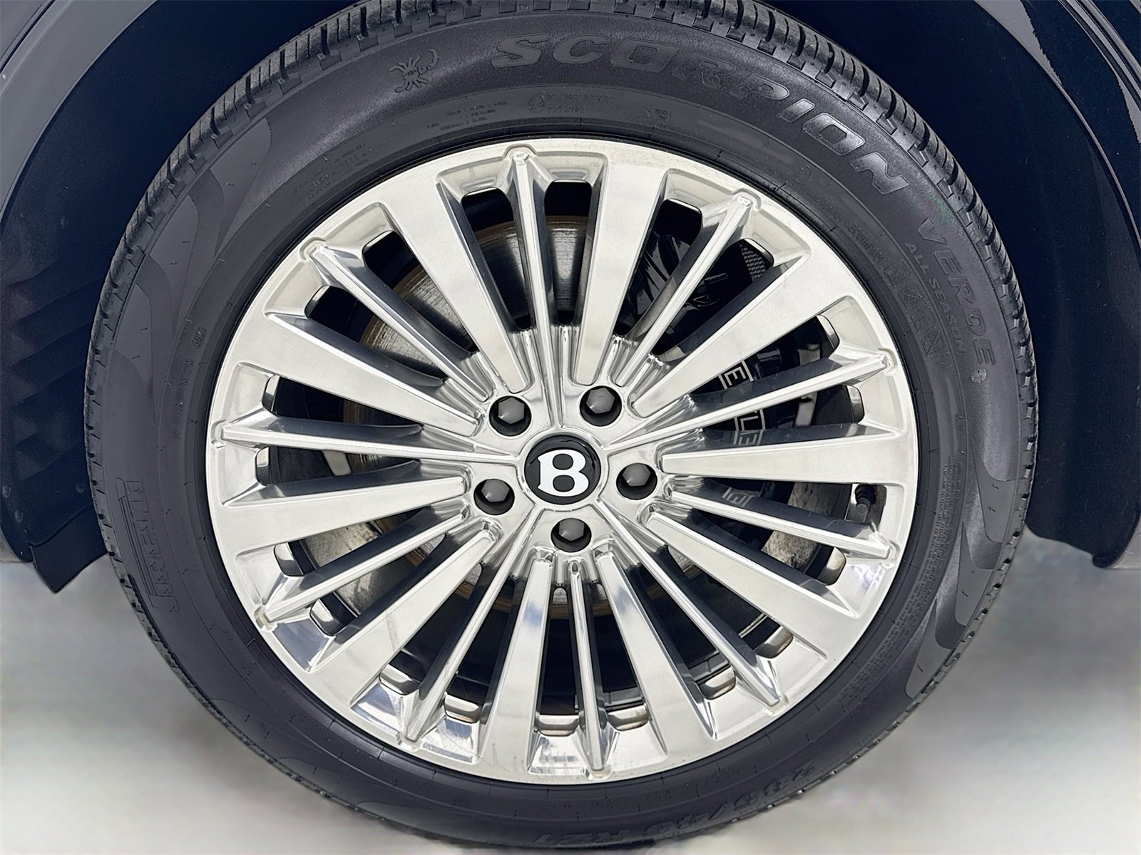 Certified 2024 Bentley Bentayga Extended Wheelbase image 10