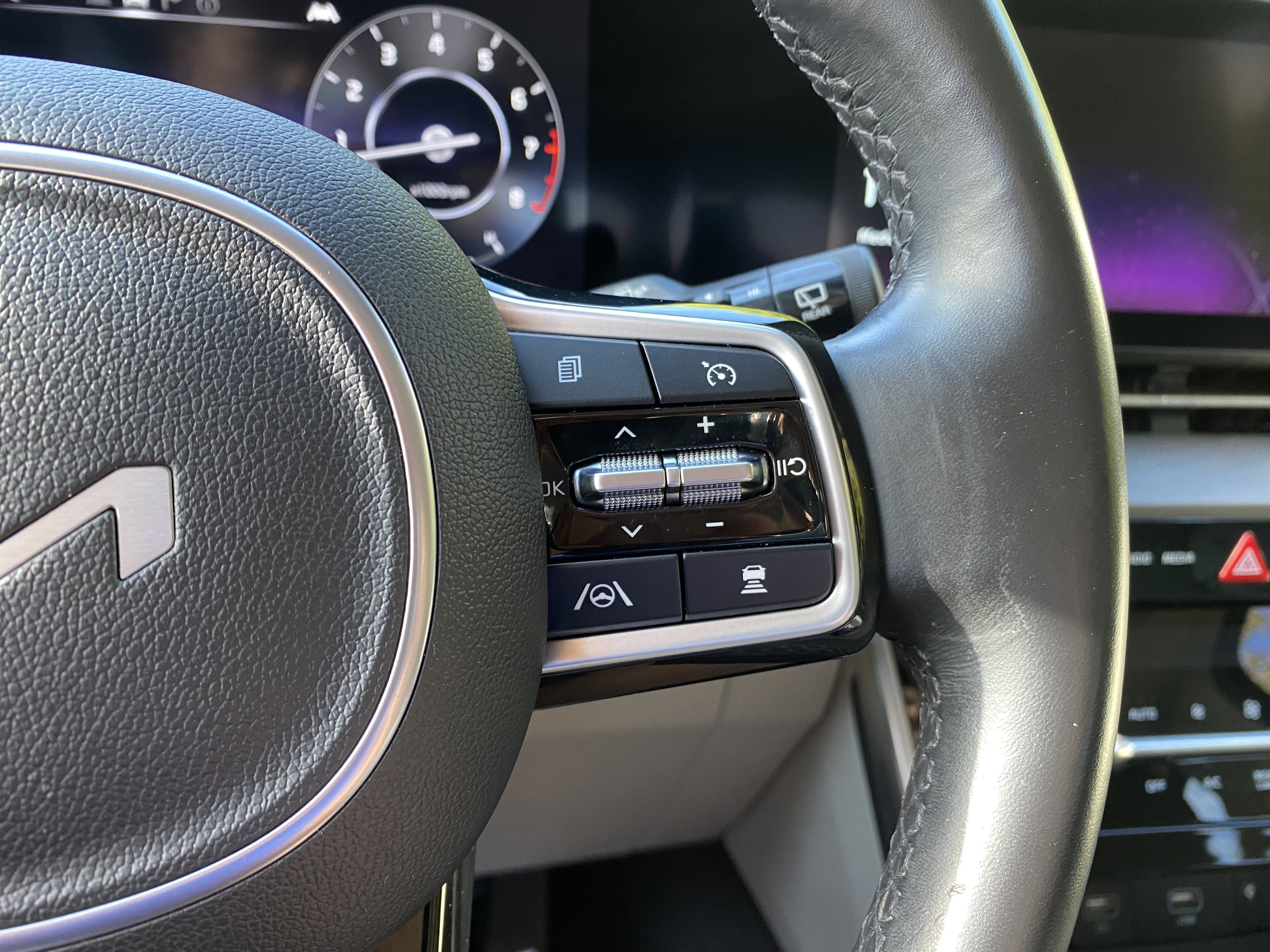 Used 2023 Kia Carnival SX image 20