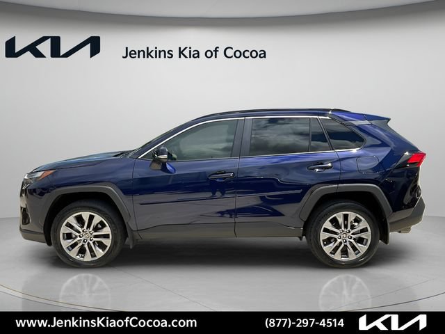 Used 2022 Toyota RAV4 XLE Premium AWD/4WD image 10