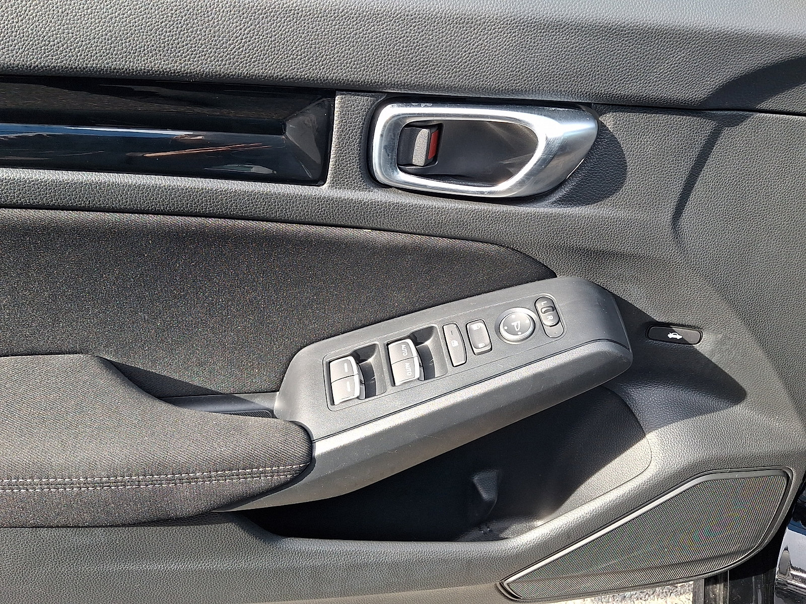 Used 2025 Honda Civic Sport image 12