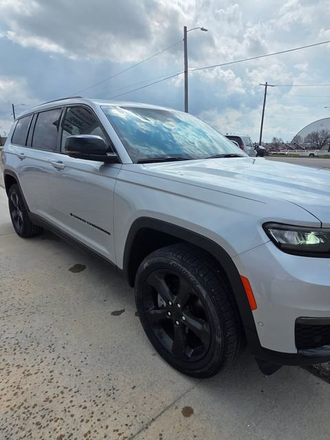 Used 2022 Jeep Grand Cherokee L Limited w/ Luxury Tech Group II AWD/4WD image 3