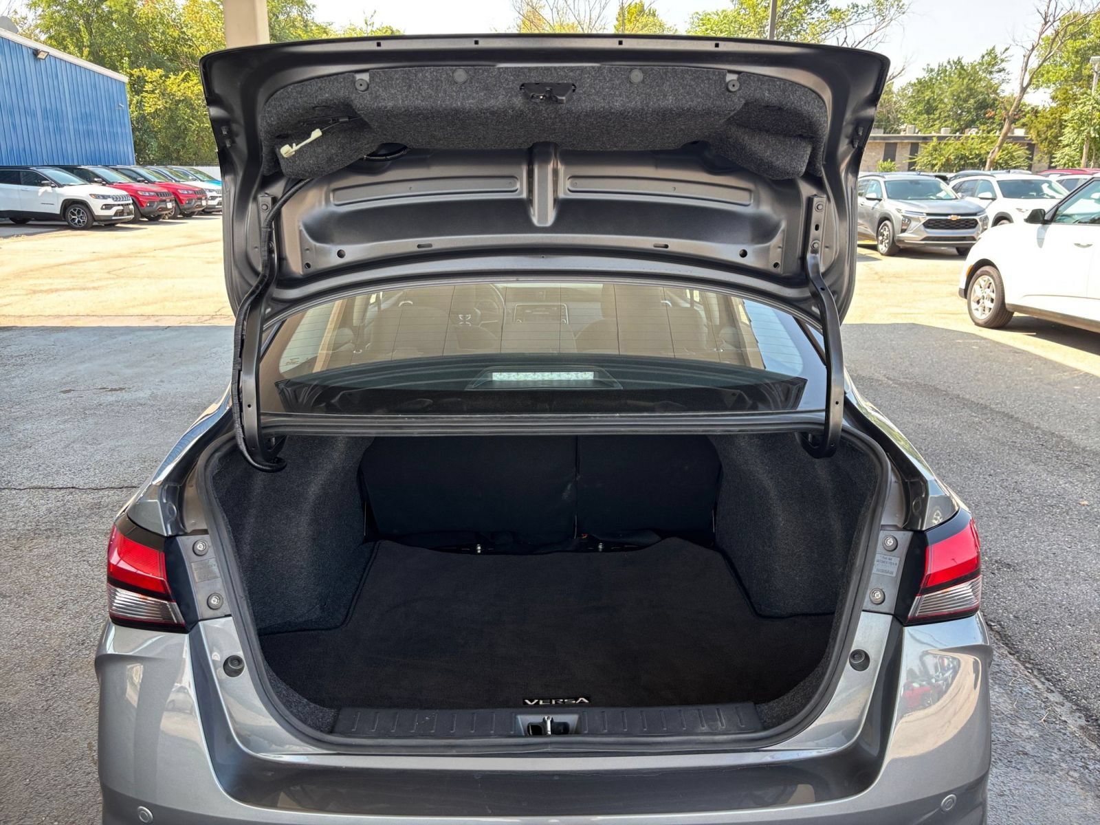 Used 2025 Nissan Versa SV FWD image 29