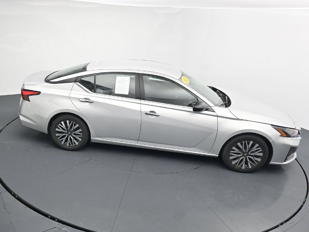 Used 2024 Nissan Altima 2.5 SV FWD image 17