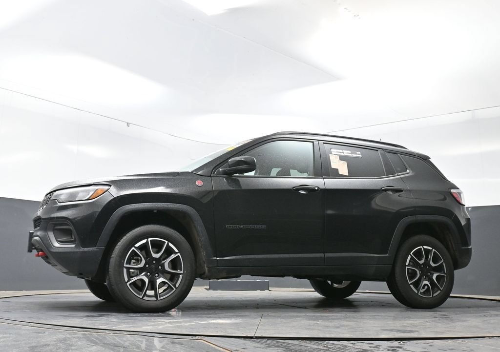 Used 2024 Jeep Compass Trailhawk AWD/4WD image 26