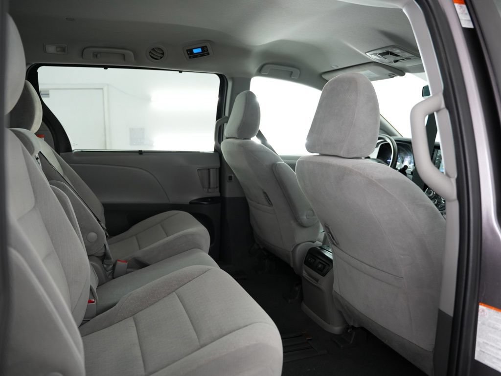 Used 2020 Toyota Sienna LE FWD image 35
