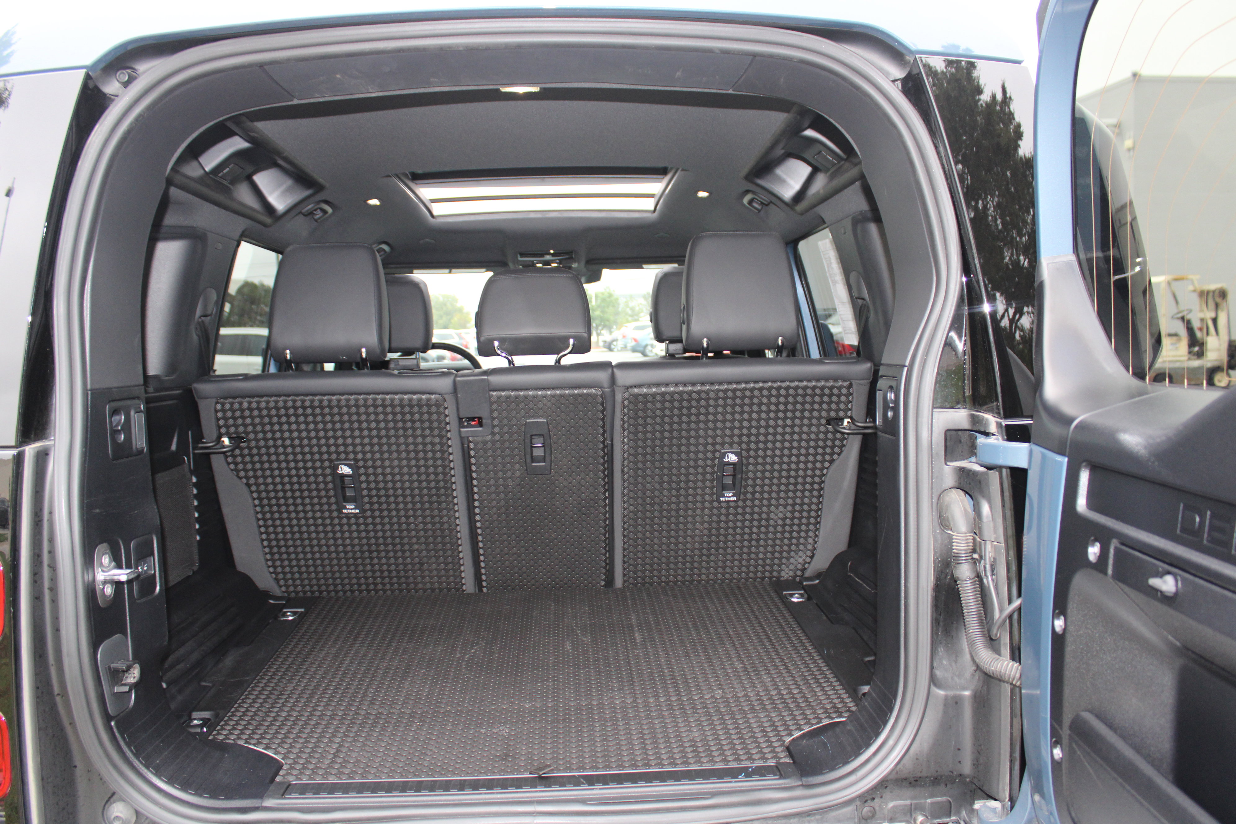 Used 2024 Land Rover Defender 110 S image 55