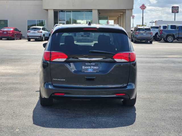 Used 2023 Chrysler Voyager LX FWD image 5