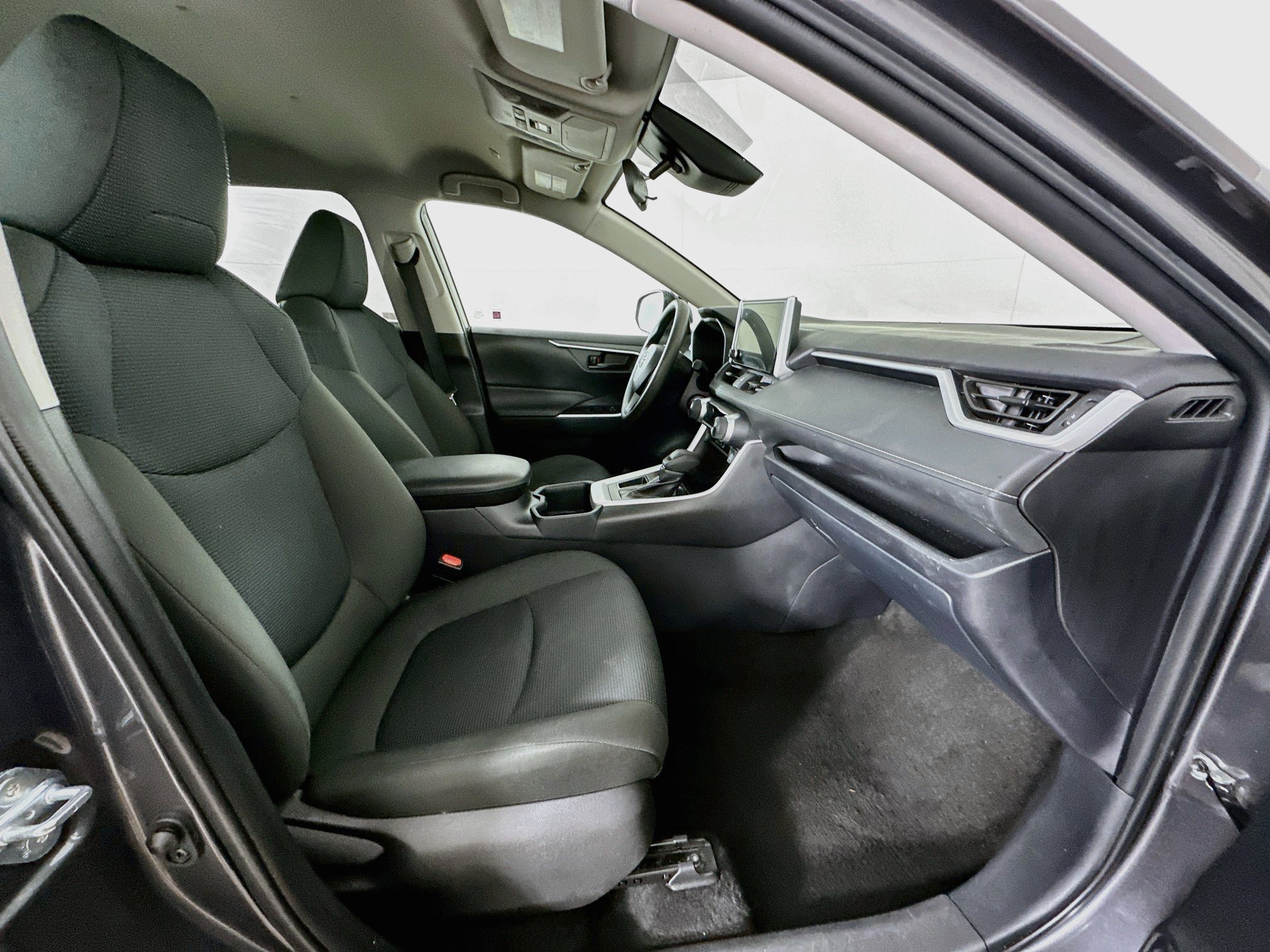 Used 2025 Toyota RAV4 LE FWD image 30