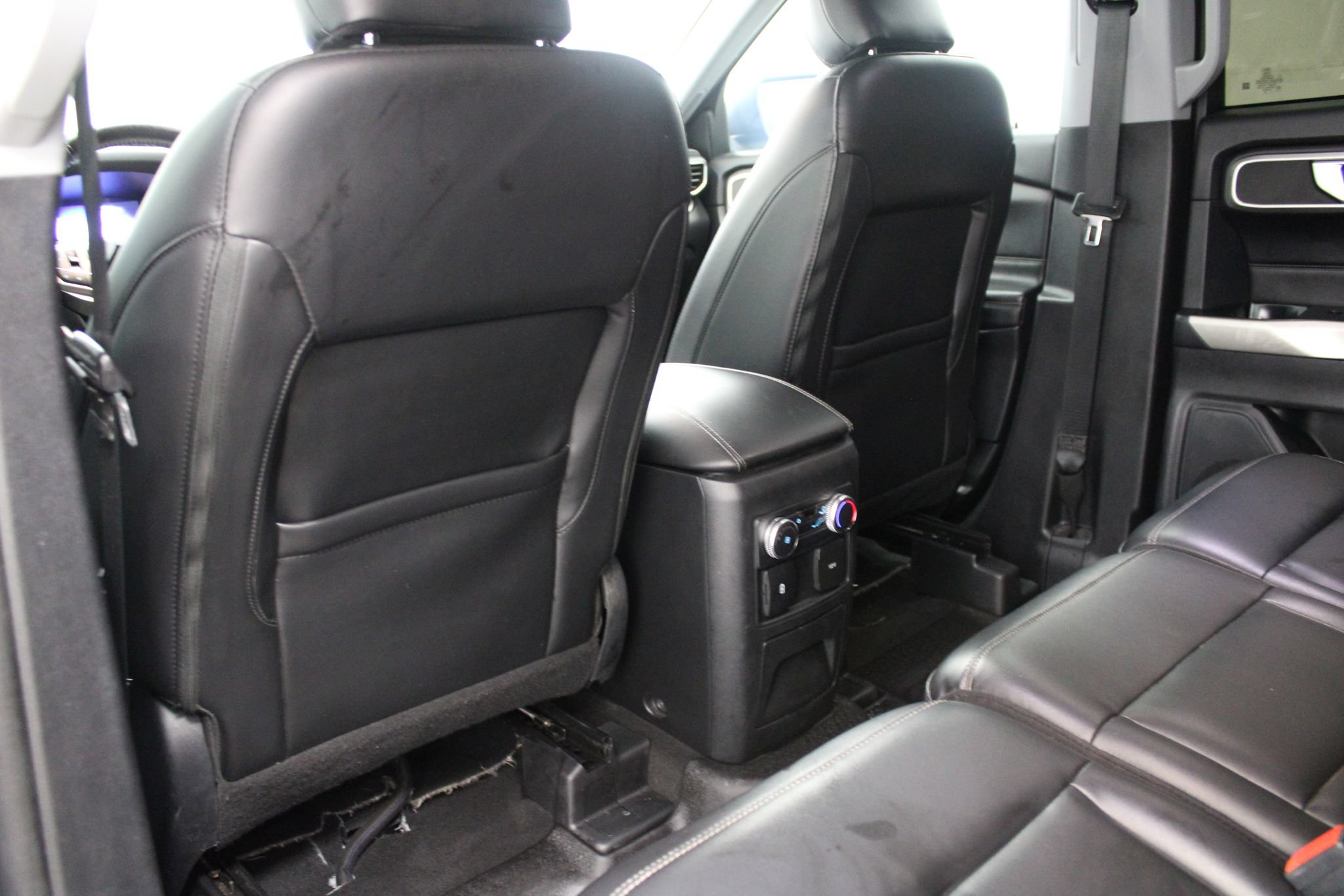 Used 2022 Ford Explorer XLT w/ Equipment Group 202A AWD/4WD image 16