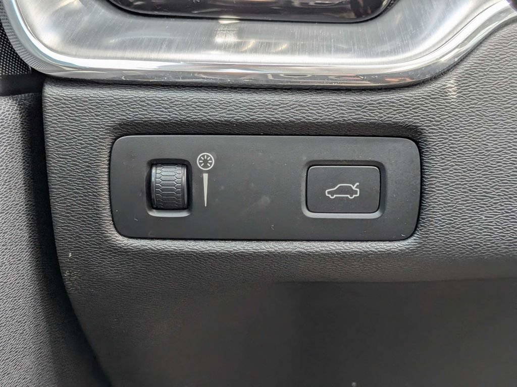 Used 2019 Volvo XC60 T5 Momentum FWD image 31