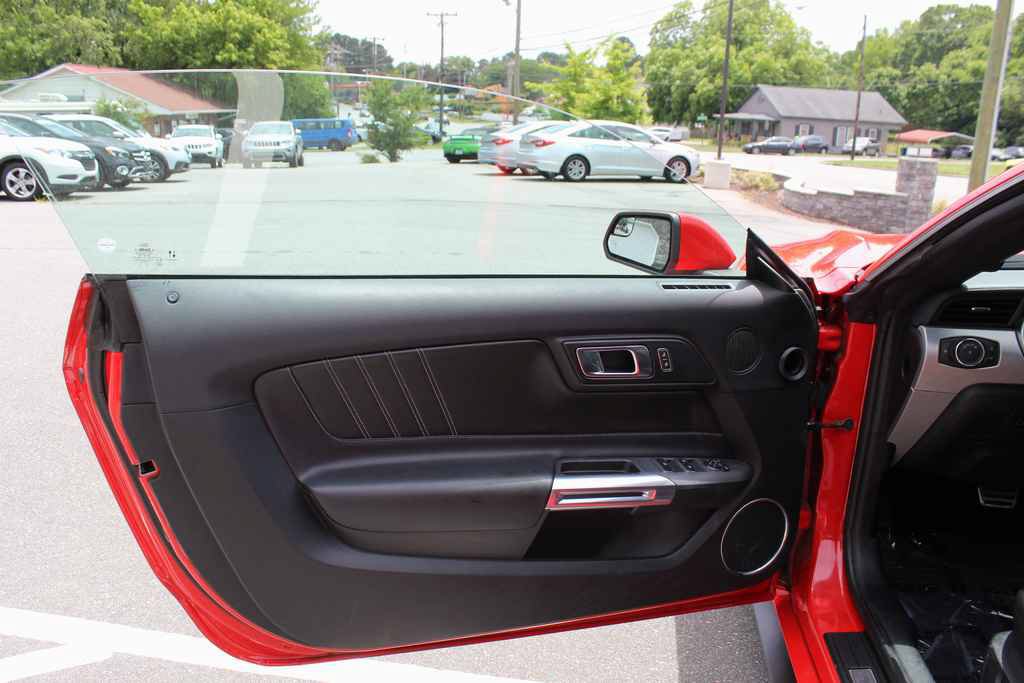 Used 2020 Ford Mustang Premium RWD image 15
